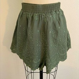 Cute eyelet scalloped shorts. Size L